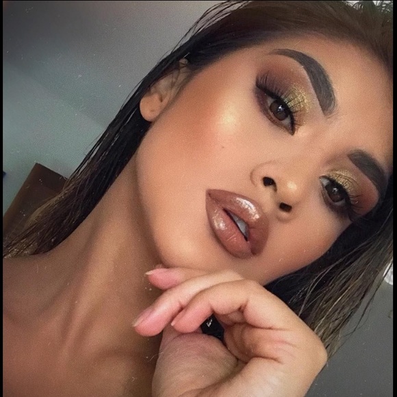 Too Faced Tutti Frutti Sparkling Pineapple Eyeshadow Palette - Picture 6 of 13